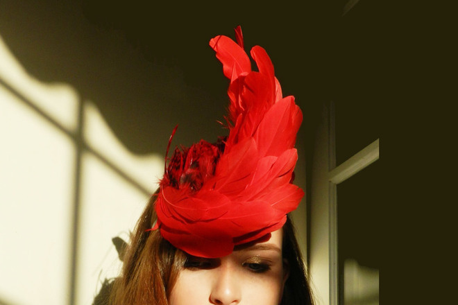 red feather fascinator