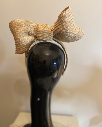 Natural Straw Bow – Rebecca Hillis Millinery