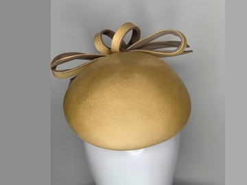 For Rent: Cream vintage hat 